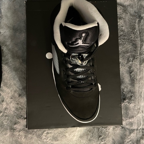 Jordan 5s - Picture 3 of 3